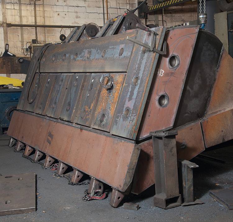 Refurbishment of a CAT 980 wheel loader shovel: after